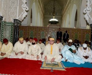 S.M. le Roi, Amir Al Mouminine, accomplit la prière du vendredi à la Grande Mosquée de Dakar