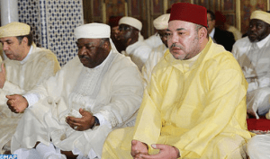 SM le Roi, Amir Al Mouminine, et le Président gabonais accomplissent la prière du vendredi à la mosquée Hassan II de Libreville