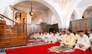 SM le Roi, Amir Al Mouminine, et le Président malien accomplissent la prière du vendredi à la grande mosquée de Bamako