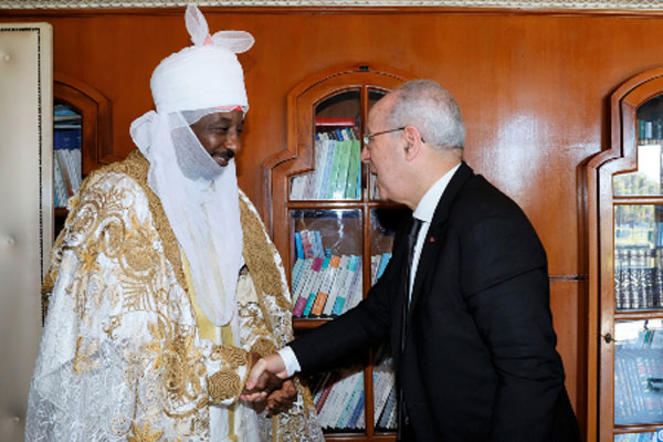 Endowments Minister Receives in Rabat Khalifa General of Tariqa Tijaniyya in Nigeria