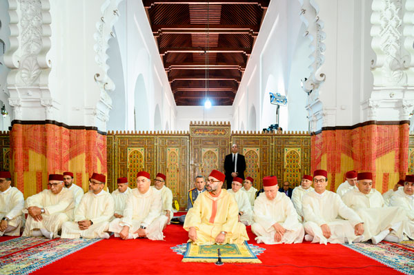 SM le Roi Mohammed VI, Amir Al Mouminine, que Dieu L'assiste, a accompli la prière du vendredi à la mosquée Al Mohammadi à Casablanca.
