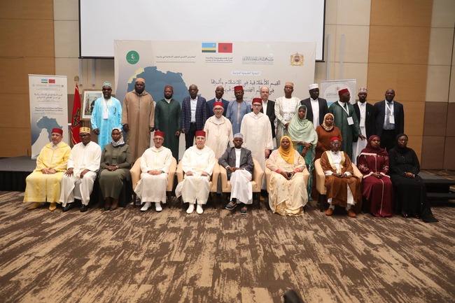 الندوة العلمية الدولية في كيغالي تختتم أعمالها بالدعوة إلى جعل توجيهات أمير المؤمنين مرجعاً لبناء السلم في إفريقيا